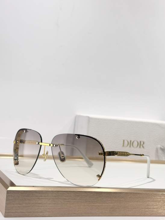 Picture of Dior Sunglasses _SKUfw77366849fw